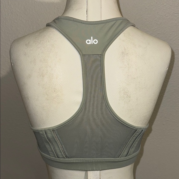 Alo Yoga Half Moon Bra in Sage Green size M - Picture 5 of 6